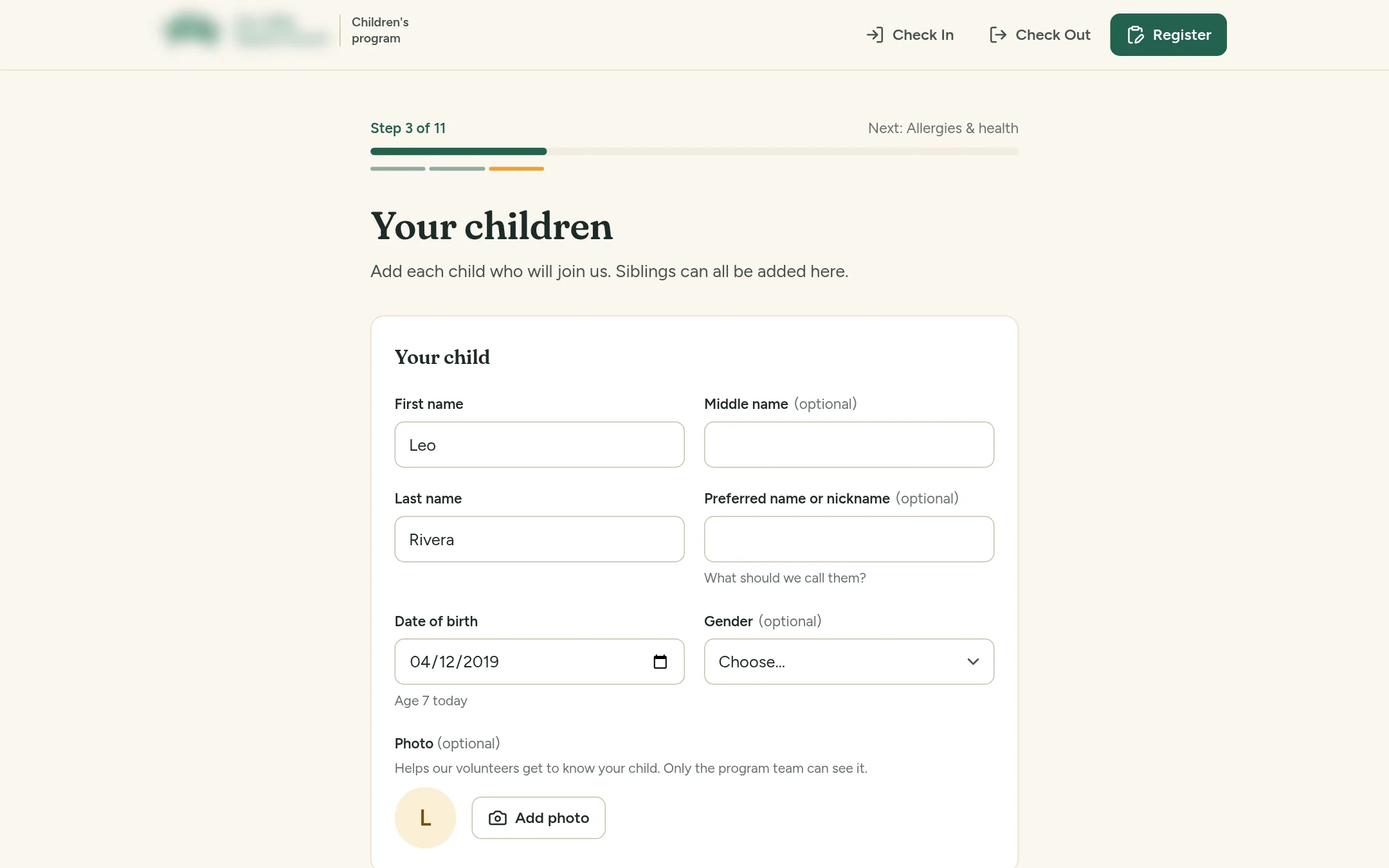 The “Your children” registration step on a desktop: name, preferred name, date of birth with the age worked out, and an optional photo.
